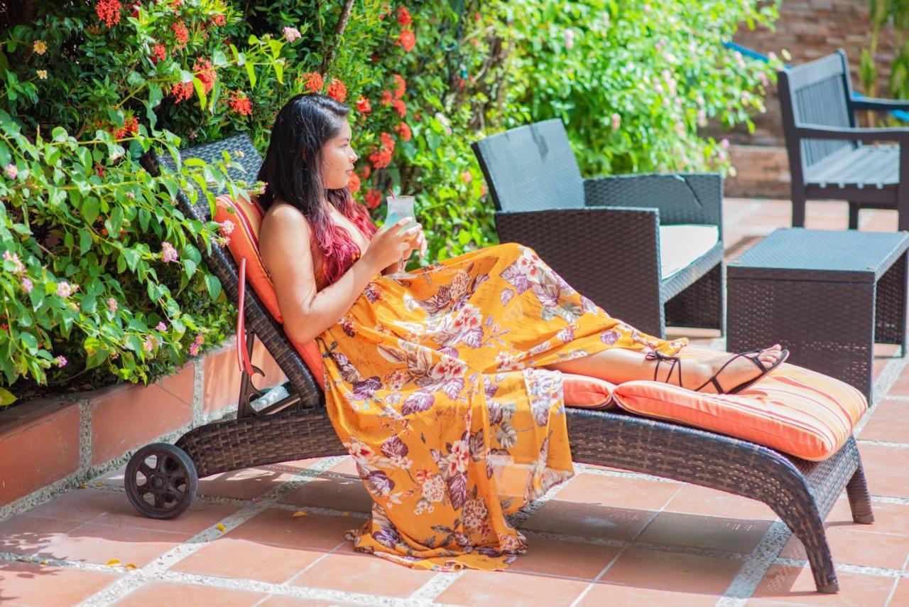 Windjammer International Cuisine & Comfort Inn Georgetown Ngoại thất bức ảnh